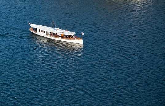 20110411-Boat on the lake.jpg